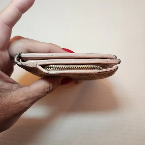 Gucci Canvas Gg Pink Cream Abbey Bifold Used Wallet